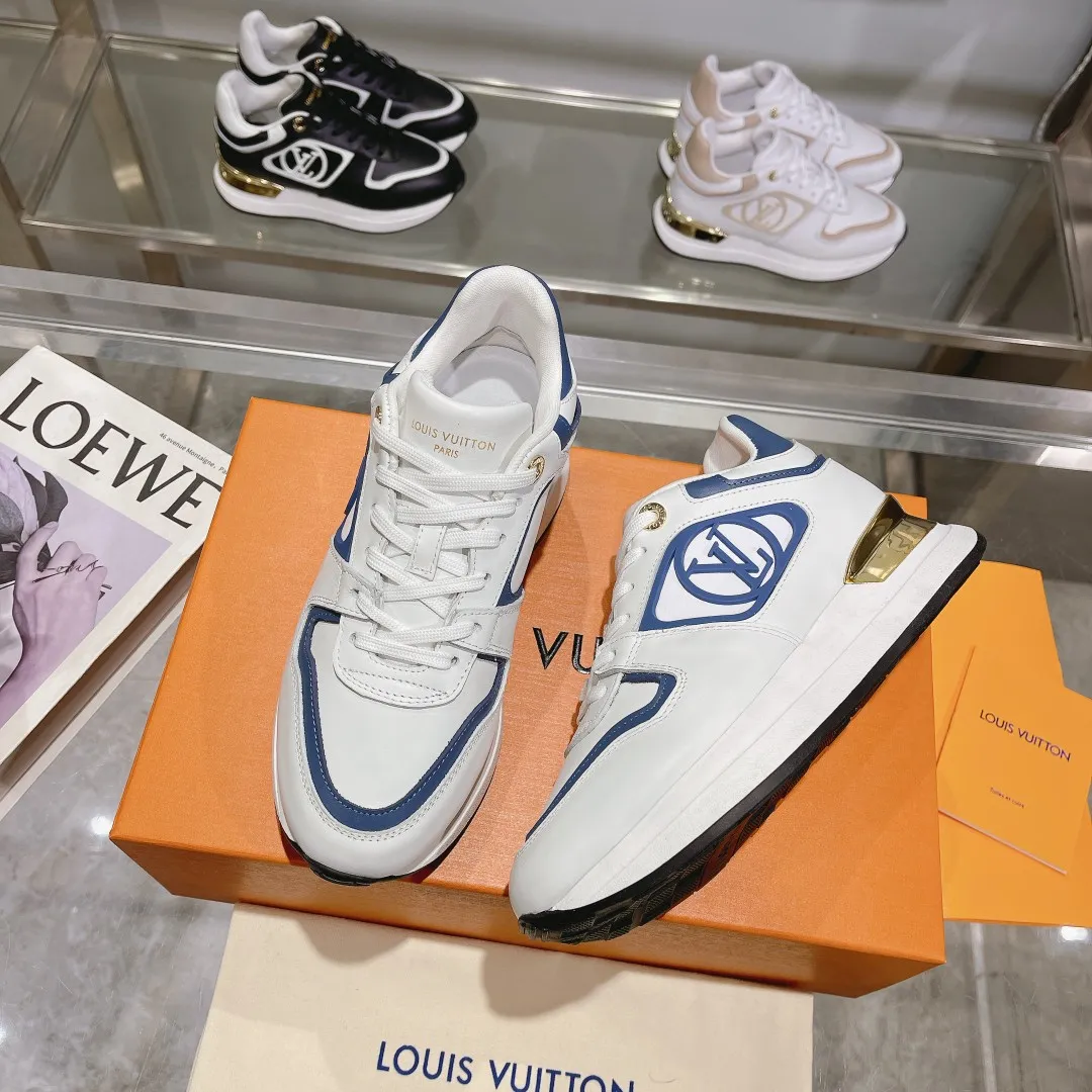 [L Family] P: 760💰Size 35-42 for women, 39-46 for men, (41.42 for women, 45.46 for men, customized) .LV Donkey Brand 🔥🔥LOUIS VUITTON Louis Vuitton's official website synchronizes the 2025 autumn and winter couple's models, which are now on the market, this Neo Run Away sneakers are inspired by running shoes, integrating LV's iconic must-have shoes into the trend. This version is a 1:1 replica of the original version. It is made of two-tone calfskin to highlight its simple lines and unique wedge outsole. Key details include the LV initials on the side and an engraved gold heel stabilizer on the back plus a 2cm hidden insole.